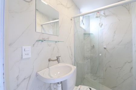 Banheiro de kitnet/studio para alugar com 1 quarto, 30m² em Barra Funda, São Paulo