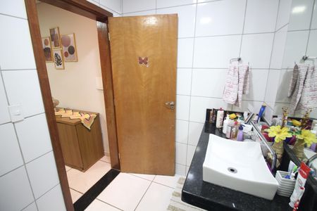 Banheiro de casa à venda com 3 quartos, 224m² em Jardim Filadelfia, Belo Horizonte