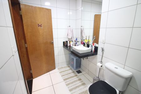 Banheiro de casa à venda com 3 quartos, 224m² em Jardim Filadelfia, Belo Horizonte