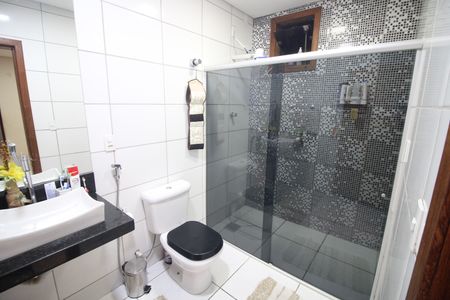 Banheiro de casa à venda com 3 quartos, 224m² em Jardim Filadelfia, Belo Horizonte