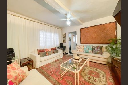 Casa à venda com 181m², 3 quartos e 2 vagasSala