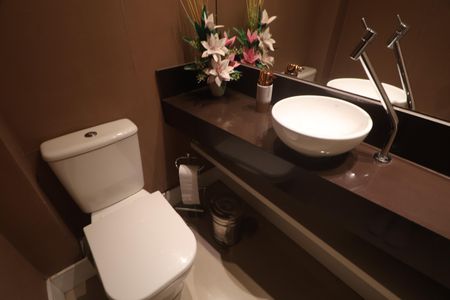 Casa de condomínio à venda com 150m², 3 quartos e 2 vagasLavabo