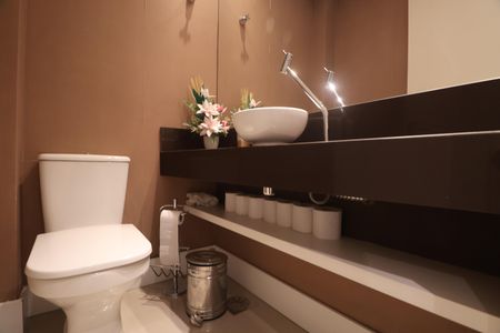 Casa de condomínio à venda com 150m², 3 quartos e 2 vagasLavabo