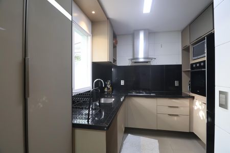 Casa de condomínio à venda com 150m², 3 quartos e 2 vagasCozinha - Armários