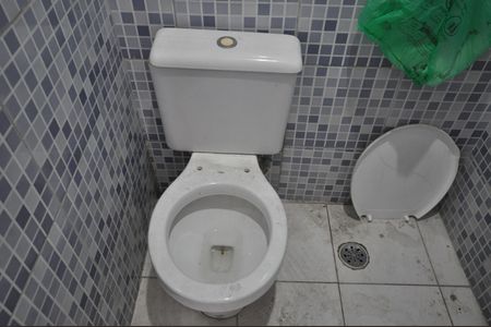 Casa à venda com 98m², 5 quartos e sem vagaBanheiro do  Quarto Suíte