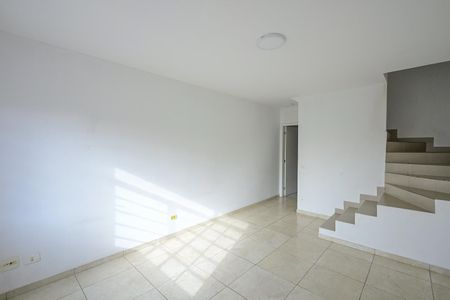 Sala de casa para alugar com 2 quartos, 110m² em Cidade Intercap, Taboão da Serra