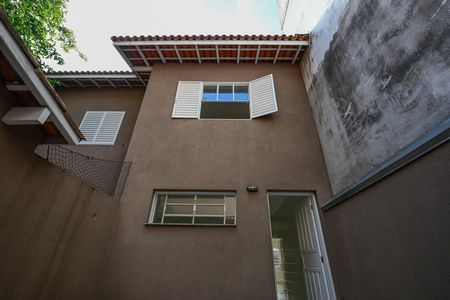 Casa para alugar com 110m², 2 quartos e 2 vagasFachada Posterior