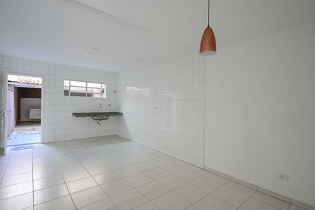 Casa para alugar com 110m², 2 quartos e 2 vagasCozinha