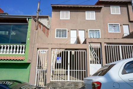 Casa para alugar com 110m², 2 quartos e 2 vagasFachada