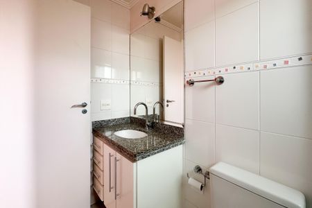 Apartamento à venda com 69m², 3 quartos e 2 vagas Apartamento à venda com 69m², 3 quartos e 2 vagasBanheiro da Suíte