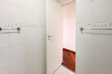 Apartamento à venda com 69m², 3 quartos e 2 vagas Apartamento à venda com 69m², 3 quartos e 2 vagasBanheiro Social