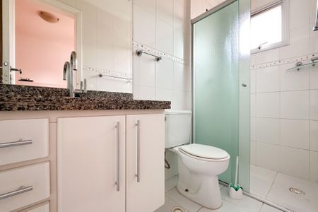 Apartamento à venda com 69m², 3 quartos e 2 vagas Apartamento à venda com 69m², 3 quartos e 2 vagasBanheiro da Suíte