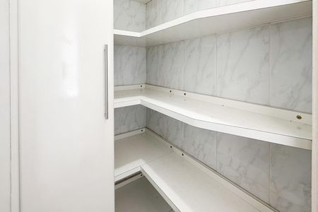 Apartamento à venda com 69m², 3 quartos e 2 vagas Apartamento à venda com 69m², 3 quartos e 2 vagasDespensa