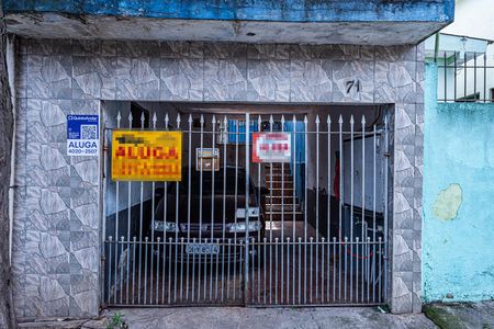 Casa para alugar com 50m², 2 quartos e 1 vaga Casa para alugar com 50m², 2 quartos e 1 vagaFachada