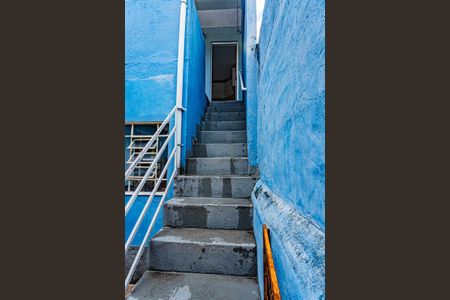 Casa para alugar com 50m², 2 quartos e 1 vaga Casa para alugar com 50m², 2 quartos e 1 vagaEscada