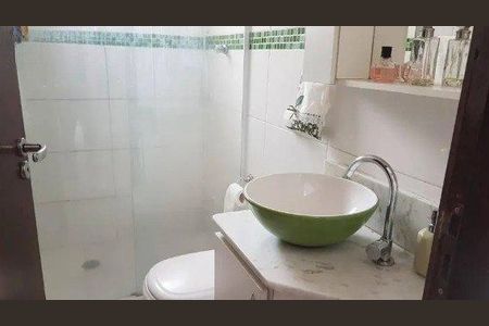 Casa à venda com 3 quartos, 155m² em Parque Maria Domitila, São Paulo