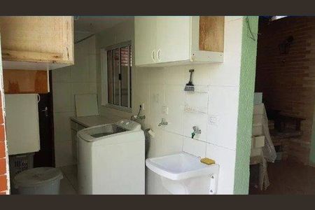 Casa à venda com 3 quartos, 155m² em Parque Maria Domitila, São Paulo