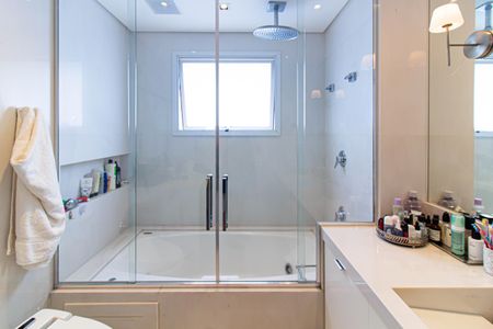 Apartamento à venda com 271m², 4 quartos e 4 vagasBanheiro da Suíte 1