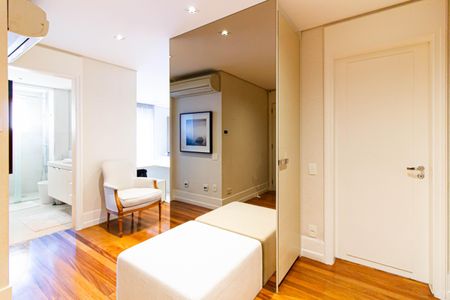 Apartamento à venda com 271m², 4 quartos e 4 vagasSuíte 1