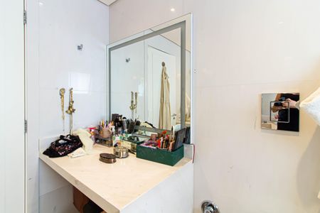 Apartamento à venda com 271m², 4 quartos e 4 vagasBanheiro da Suíte 1