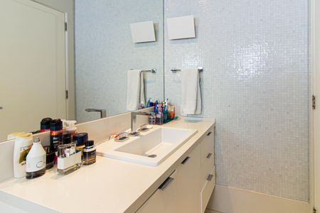 Apartamento à venda com 271m², 4 quartos e 4 vagasBanheiro da Suíte 2