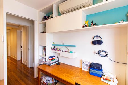 Apartamento à venda com 271m², 4 quartos e 4 vagasQuarto 2