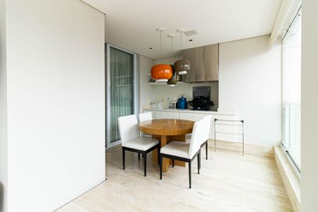 Apartamento à venda com 271m², 4 quartos e 4 vagasVaranda