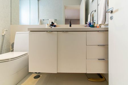 Apartamento à venda com 271m², 4 quartos e 4 vagasBanheiro da Suíte 2