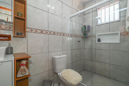 Banheiro de casa à venda com 2 quartos, 108m² em Mário Quintana, Porto Alegre