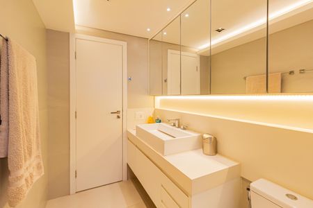 Apartamento à venda com 83m², 2 quartos e 2 vagasBanheiro da Suíte