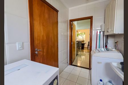 Casa à venda com 142m², 3 quartos e 2 vagas Casa à venda com 142m², 3 quartos e 2 vagasÁrea de Serviço