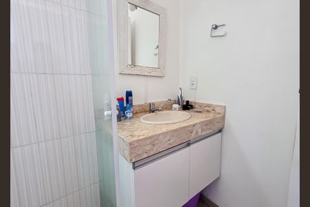 Casa à venda com 142m², 3 quartos e 2 vagas Casa à venda com 142m², 3 quartos e 2 vagasBanheiro da Suíte