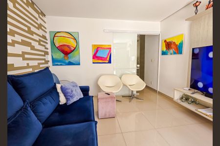 Casa à venda com 142m², 3 quartos e 2 vagas Casa à venda com 142m², 3 quartos e 2 vagasSala