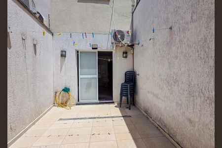 Casa à venda com 142m², 3 quartos e 2 vagas Casa à venda com 142m², 3 quartos e 2 vagasQuintal