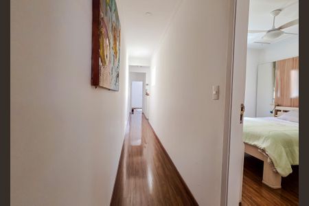 Casa à venda com 142m², 3 quartos e 2 vagas Casa à venda com 142m², 3 quartos e 2 vagasCorredor