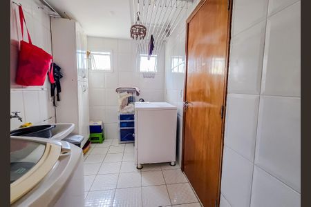 Casa à venda com 142m², 3 quartos e 2 vagas Casa à venda com 142m², 3 quartos e 2 vagasÁrea de Serviço