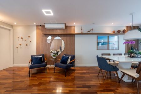 Casa de condomínio à venda com 205m², 3 quartos e 3 vagas Casa de condomínio à venda com 205m², 3 quartos e 3 vagasSala