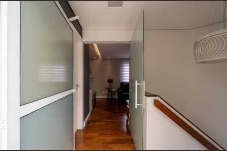 Casa de condomínio à venda com 205m², 3 quartos e 3 vagas Casa de condomínio à venda com 205m², 3 quartos e 3 vagasCorredor