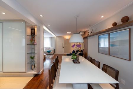 Casa de condomínio à venda com 205m², 3 quartos e 3 vagas Casa de condomínio à venda com 205m², 3 quartos e 3 vagasSala de jantar