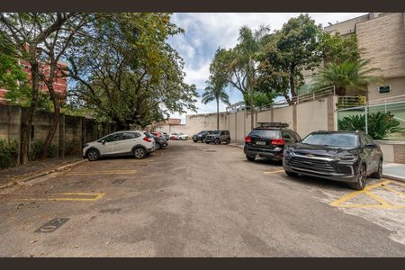 Casa de condomínio à venda com 205m², 3 quartos e 3 vagas Casa de condomínio à venda com 205m², 3 quartos e 3 vagasEstacionamento