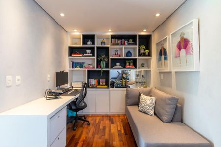 Casa de condomínio à venda com 205m², 3 quartos e 3 vagas Casa de condomínio à venda com 205m², 3 quartos e 3 vagasQuarto