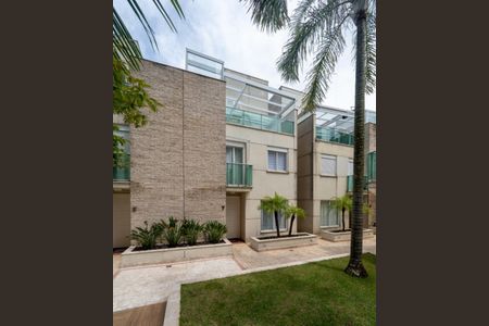 Casa de condomínio à venda com 205m², 3 quartos e 3 vagas Casa de condomínio à venda com 205m², 3 quartos e 3 vagasÁrea comum