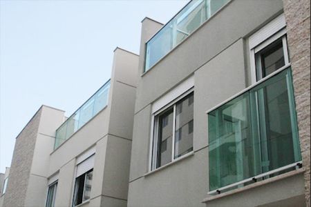 Casa de condomínio à venda com 205m², 3 quartos e 3 vagas Casa de condomínio à venda com 205m², 3 quartos e 3 vagasFachada