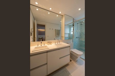 Casa de condomínio à venda com 205m², 3 quartos e 3 vagas Casa de condomínio à venda com 205m², 3 quartos e 3 vagasBanheiro