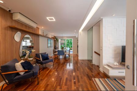 Casa de condomínio à venda com 205m², 3 quartos e 3 vagas Casa de condomínio à venda com 205m², 3 quartos e 3 vagasSala