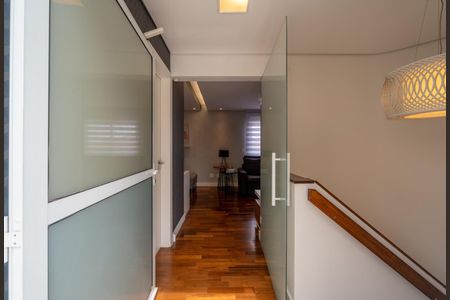 Casa de condomínio à venda com 205m², 3 quartos e 3 vagas Casa de condomínio à venda com 205m², 3 quartos e 3 vagasCorredor