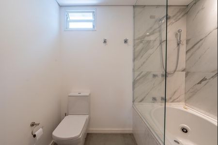 Casa de condomínio à venda com 205m², 3 quartos e 3 vagas Casa de condomínio à venda com 205m², 3 quartos e 3 vagasBanheiro