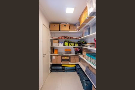 Casa de condomínio à venda com 205m², 3 quartos e 3 vagas Casa de condomínio à venda com 205m², 3 quartos e 3 vagasOutros