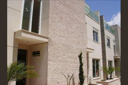 Casa de condomínio à venda com 205m², 3 quartos e 3 vagas Casa de condomínio à venda com 205m², 3 quartos e 3 vagasFachada