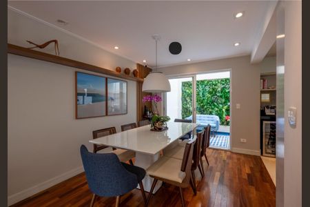 Casa de condomínio à venda com 205m², 3 quartos e 3 vagas Casa de condomínio à venda com 205m², 3 quartos e 3 vagasSala de jantar